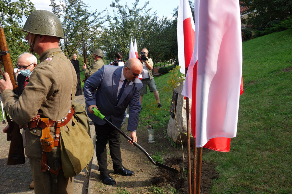 Uroczystość odsłonięcia tablicy pamięci Kapelanów Katyńskich w Grodowcu